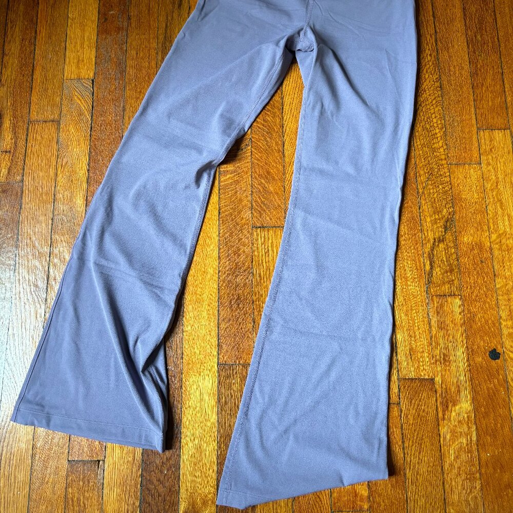 Nike Zenvy Women's Dri Fit High Waisted Flared Leggings Medium NWT